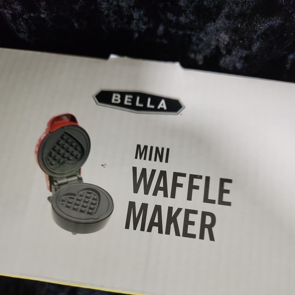Bella Mini Waffle Maker Heart-shaped Waffles NEW in Box - Picture 4 of 4